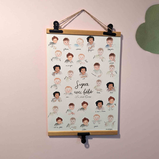 Affiche de bébé signant dans une chambre de bébé décorée avec des illustrations aquarelles numériques.