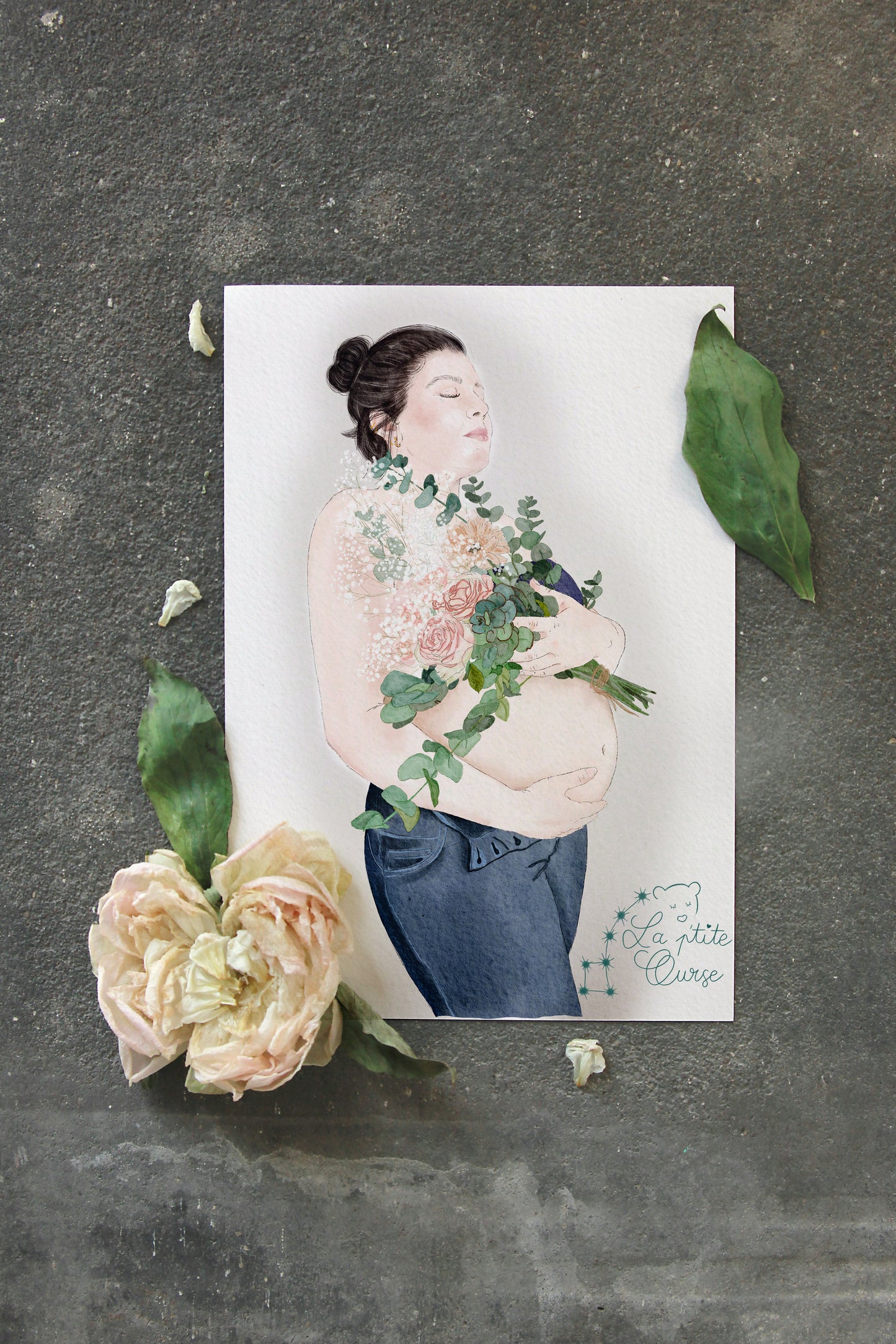 Portrait de grossesse avec bouquet de fleur