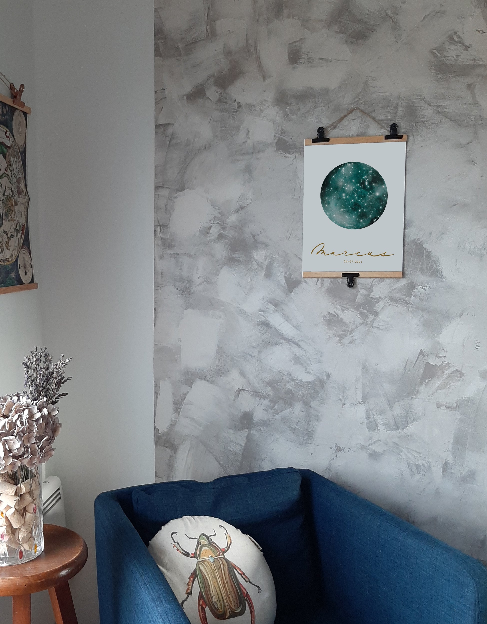 lune carte du ciel installée dans le salon. Carte du ciel le jour de la naissance de son enfant