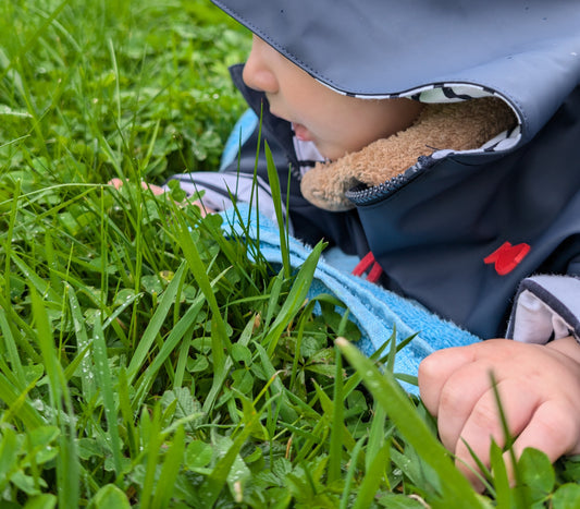 jouer dehors avec bébé