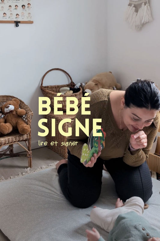 Maman lisant une histoire à son bébé en signant, illustration aquarelle La p'tite Ourse