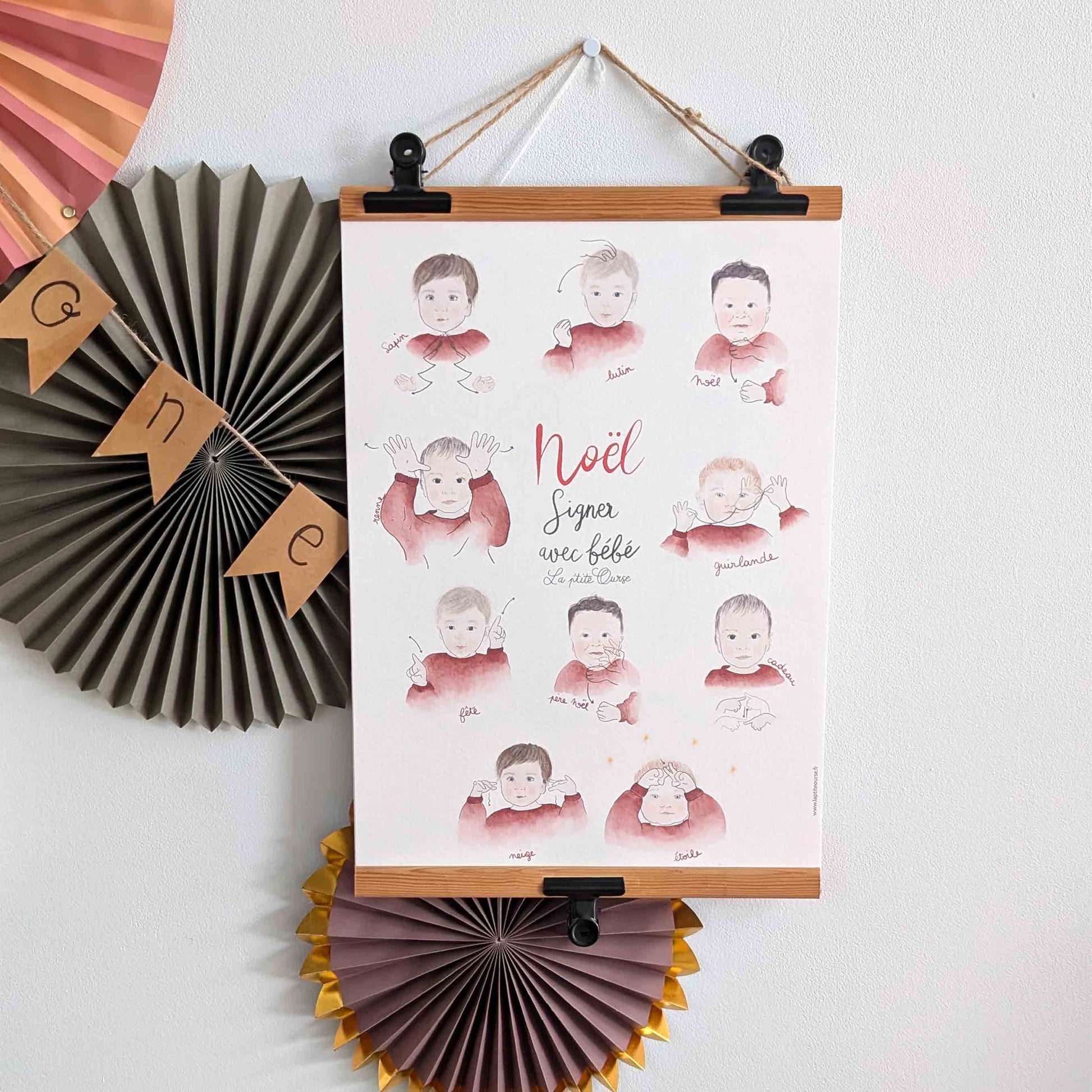 Affiche Noel signer avec bébé installée au mur
