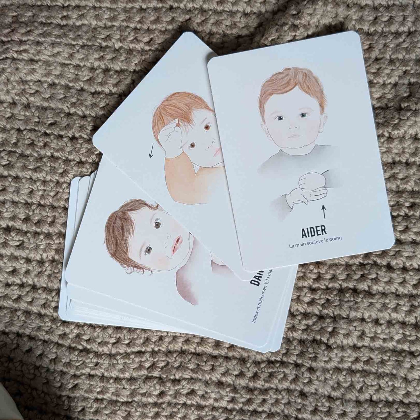 cartes bébé signe aider, confiance et danger