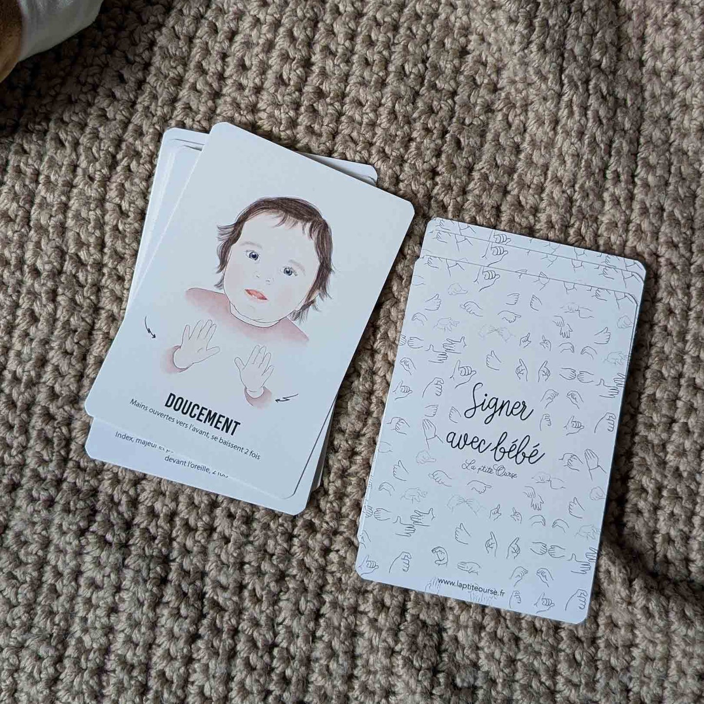 carte bébé signe doucement