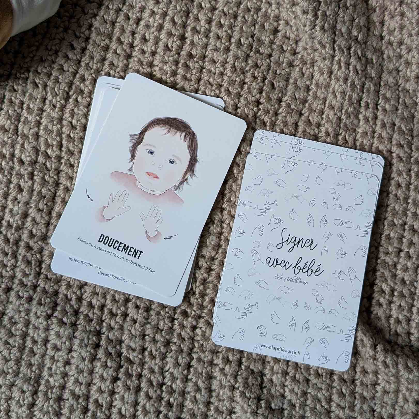 carte bébé signe doucement