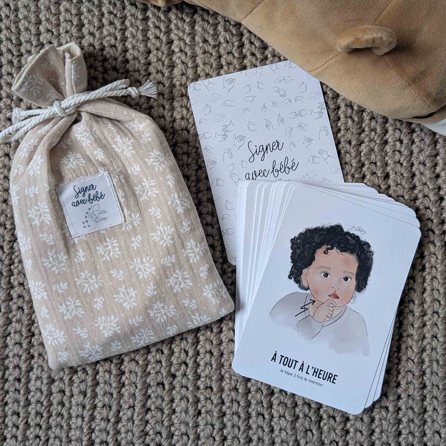 Cartes bébé signe signer avec bébé présentés avec leur pochon bourgeon pour apprendre le bébé signe avec La p'tite ourse
