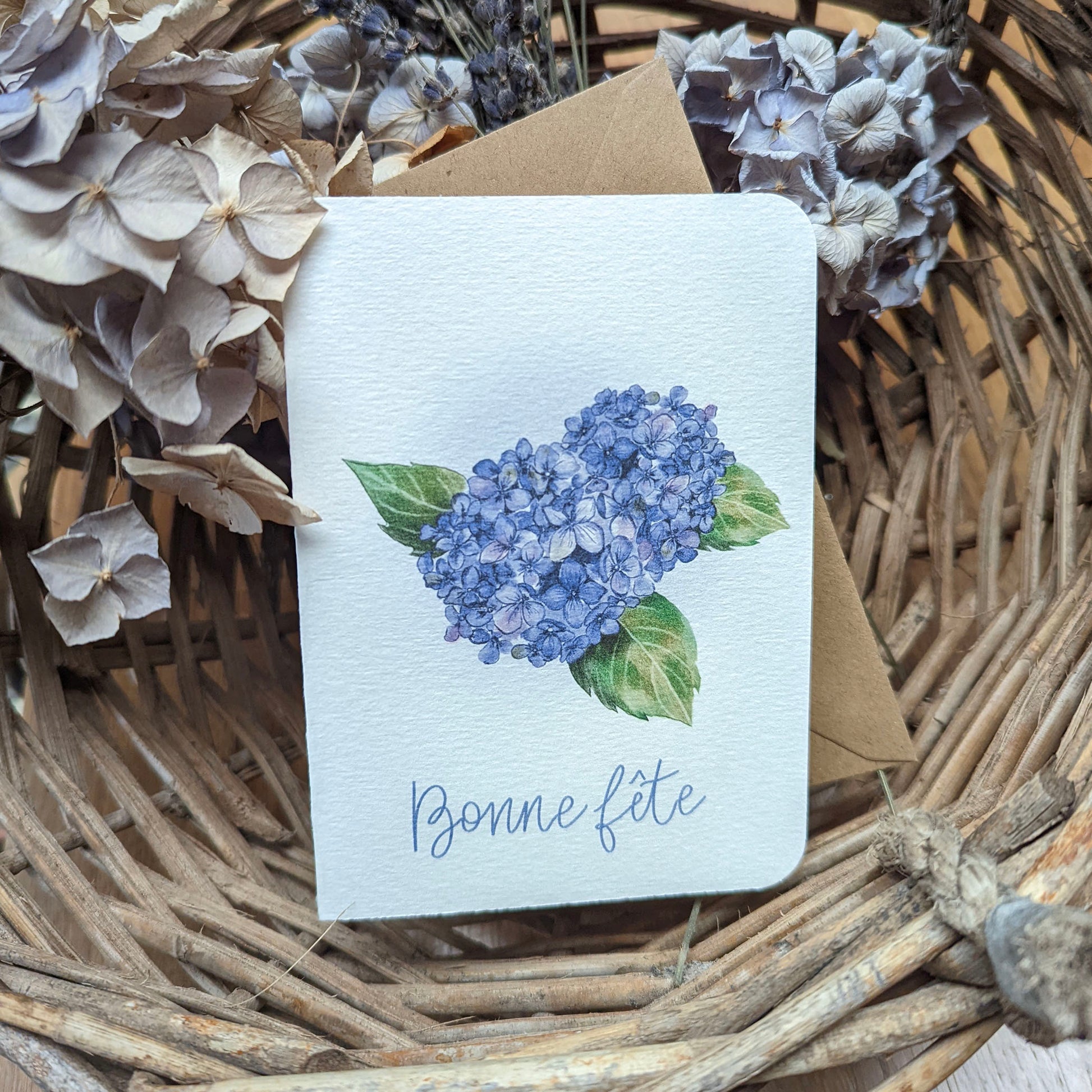 Carte hortensia une carte de voeux pliée avec aquarelle numérique hortensia et message "Bonne fête"